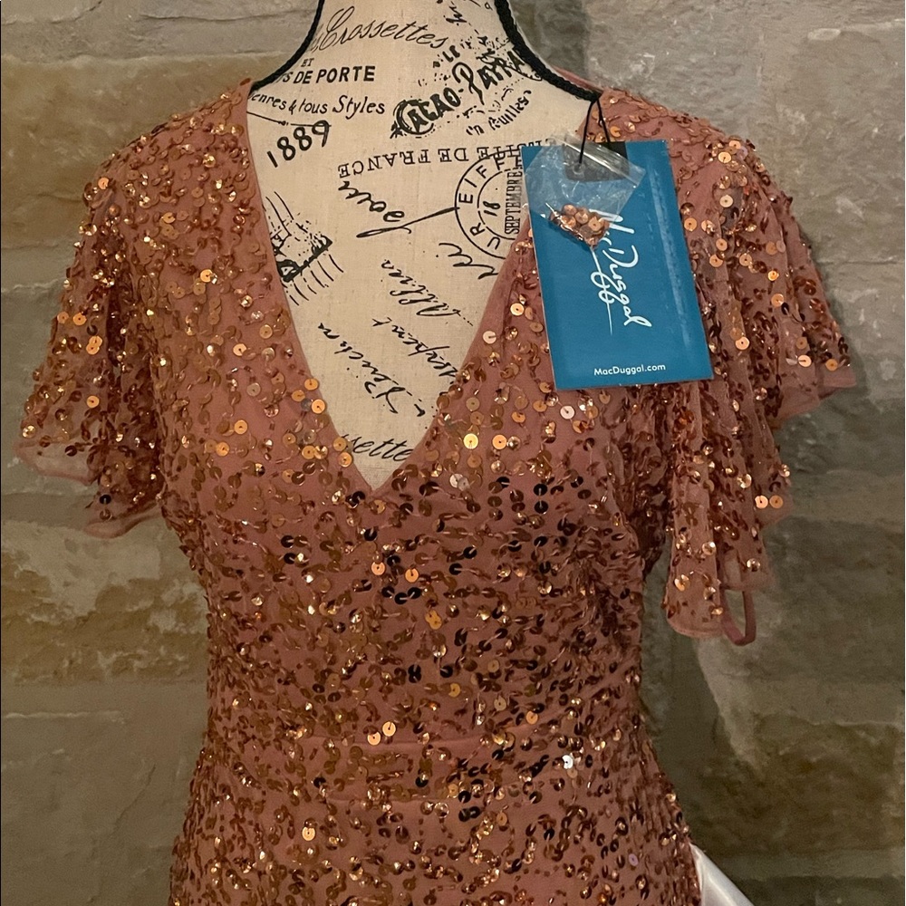 Mac Duggal Rose Gold Sequin V-Neck Flutter Sleeve Dress | Size 2. Rose Gold - Picture 4 of 8